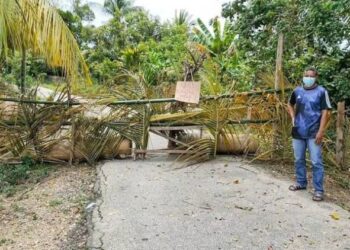 LALUAN utama ke Kampung Paya Mengkuang, Pahang yang pernah tular kerana disekat penduduk Orang Asli daripada dimasuki orang luar tahun lalu. – FOTO/MEDIA SOSIAL
