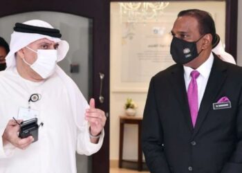 SARAVANAN ketika pertemuan dengan rakan sejawatnya, Dr. Abdulrahman Abdulmannan Al Awar di Dubai. - FOTO KSM