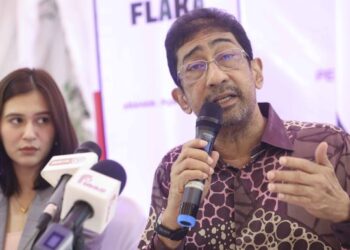 ZAHIDI Zainul Abidin bercakap dalam sidang akhbar selepas Majlis Pelancaran Supertele Penanggal Mak Kiah di Lanai Asmara, Putrajaya. - FOTO/FAISOL MUSTAFA