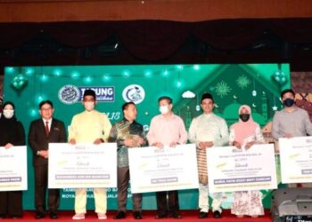 PTPTN meraikan pemenang Kempen Gong Xi Ang Pow 2022 dan Kempen myPTPTN Klik-klik je! di Hotel Royale
Chulan Kuala Lumpur sempena Majlis Mesra Bersama Pelanggan pada hari ini.