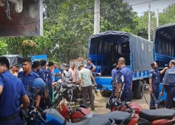 SEBAHAGIAN peserta yang ditahan oleh polis kerana menyertai pertandingan PUBG yang diharamkan di Bangladesh. - IHSAN MEDIA SOSIAL
