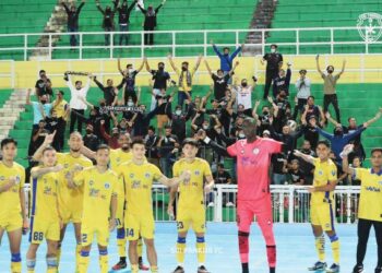 PENYOKONG Tok Gajah sedia memenuhkan semula Stadium Darul Makmur, Kuantan jika Tok Gajah tidak lagi mempamerkan aksi yo yo. – IHSAN SRI PAHANG