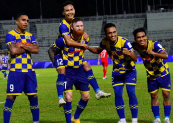 APAKAH Lee Tuck (tengah) antara pemain import yang bakal dikorbankan Sri Pahang?