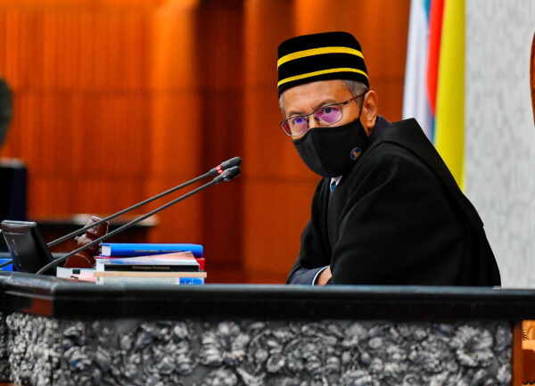 [Parlimen] Tak hormat saya tidak apa, saya nak mati dah - Azhar Azizan ...