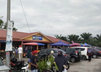 PASAR Nelayan Sungai Yu, Kuala Selangor kembali dipenuhi pengunjung yang datang dari pelbagai daerah di seluruh Selangor bagi mendapatkan bekalan ikan segar.