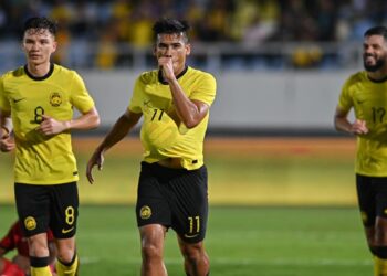 SAFAWI Rasid (tengah) meraikan jaringannya ketika membantu Malaysia menumpaskan Kepulauan Solomon 4-1 . - UTUSAN/PUQTRA HAIRRY