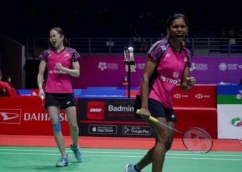 BEREGU wanita No. 1 Malaysia, Pearly Tan-M. Thinaah meraikan kejayaan mara ke separuh akhir Badminton Malaysia Masters 2024 di Stadium Axiata Arena, di sini hari ini.