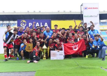 Pasir Pekan FC juara edisi pertama Kejohanan Piala Sultan Pahang (PSP) 2022 di Stadium Darul Makmur di Kuantan, Pahang. - UTUSAN/SHAIKH AHMAD RAZIF