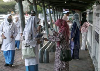 Ada ibu bapa mengadu anak diterima masuk ke IPT walaupun tidak pernah membuat permohonan. GAMBAR HIASAN.