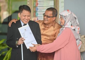 Khairulanwar Zakaria, 19, muncul
calon berkeperluan pendidikan khas (CBPK) terbaik di Terengganu apabila memperoleh 5A+ dan 2A dalam Sijil Pelajaran Malaysia (SPM) 2022.