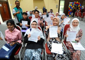 Majoriti kategori umur 18 hingga 20 tahun serta kumpulan 21 hingga 24 tahun terdiri pengundi muda dan pertama kali (kira-kira 1.4 juta) yang sedang menuntut di IPT. - GAMBAR HIASAN