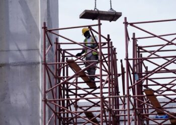 Harga besi menurun pada Mac 2025. - GAMBAR HIASAN