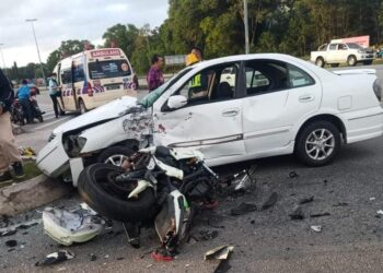 KEADAAN motosikal  berkuasa tinggi ditunggangi Muhamad Hilmie Zawawi yang remuk selepas merempuh sebuah teksi dalam kemalangan di Kilometer 127, Jalan Kuala Terengganu-Kuantan, dekat Resort World, Kijal, Kemaman, hari ini.

 