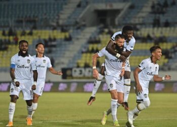 PENYERANG Terengganu FC, Liridon Krasniqi meraikan jaringannya bersama rakan-rakan sepasukan ketika menentang Kelantan United dalam aksi Liga Super kelmarin. - UTUSAN/UTUSAN
