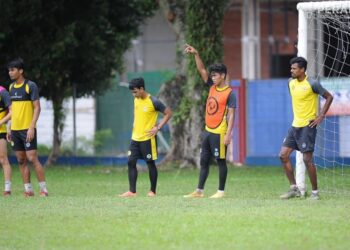 PEMAIN Perak menjalani latihan di Ipoh semalam menjelang pertemuan menentang Selangor esok.