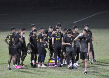 PEMAIN Perak FC tetap bersemangat menjalani latihan sepanjang Ramadan biarpun masih berdepan isu tunggakan gaji. – IHSAN PERAK FOOTBALL CLUB