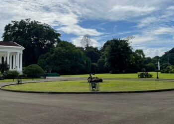Perkarangan Istana Bogor, Jakarta.