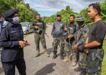 SURINA Saad melawat kawasan sempadan semasa insiden tembakan anggota PGA di Padang Besar, Perlis tahun lalu.