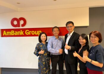 Pengarah Eksekutif, JB Foods Limited, Goh Lee Beng; Ketua Pegawai Eksekutif, JB Foods Limited, Tey How Keong; Naib Presiden Kanan Perbankan Komersial-Wilayah, AmBank (M) Berhad, Chua Bang Lee; Naib Presiden Kanan, Perbankan Komersial-Selatan 1, AmBank (M) Berhad, Ng Pix-Xie dan Pengurus Kanan, Perbankan Komersial-Selatan 1, AmBank (M) Berhad, Lim Ai Lee.
