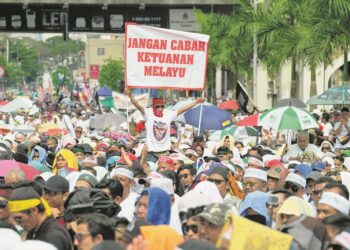 Laungan ketuanan Melayu itu sebenarnya harus dilihat dari sudut ilmu, kebolehan dan kemampuan serta merit dan dedikasi terhadap tugas dan tanggungjawab termasuklah disiplin politik itu sendiri.