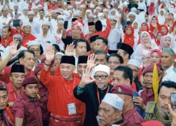SAMPAI bila Pas mahu main dua kolam untuk terus mengukuhkan MN dan memperkasa PN sebagai agenda utama parti? – UTUSAN/FARIZ RUSADIO
