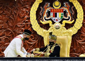 BIARPUN kuasa mutlak pembubaran Parlimen 
di tangan Yang di-Pertuan Agong di bawah Perkara  43, namun Perdana Menteri boleh menasihatkan Agong mengikut Perkara 40. – FOTO JABATAN PENERANGAN