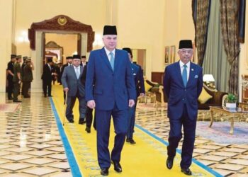 YANG di-Pertuan Agong, Al-Sultan Abdullah Ri’ayatuddin Al-Mustafa Billah Shah bersama Sultan Perak, Sultan Nazrin Shah berangkat menghadiri Mesyuarat Majlis Raja-Raja Ke-256 di Istana Negara pada Februari 2020.
