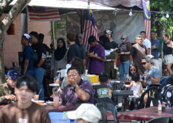 MENERUSI makanan dan masakan, kita dapat menghormati kelainan dan keunikan budaya kaum lain. – UTUSAN/IQBAL HAMDAN