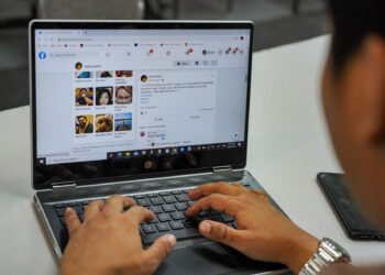 SIKAP segelintir selebriti termasuk netizen
yang suka mencampuri masalah rumah tangga
orang lain amat dikesali kerana seolah-olah tidak
mengetahui tentang hukum.