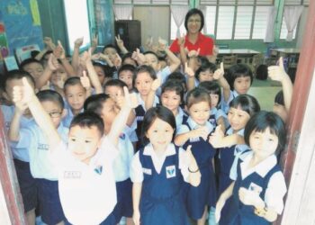 SEKOLAH vernakular Cina, dakwa Teo Kok Seong dilihat sebagai penghalang perpaduan, malah bersifat antinasional apabila terus-terusan menghasilkan lepasan yang rata-ratanya tidak mampu memahami negara ini sebagai tempat bertandang. – GAMBAR HIASAN/UTUSAN