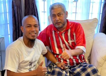MOHD. Hashim Mustapha (kanan) masih lagi hidup dan kini dirawat di ICU Hospital Universiti Sains Malaysia (HUSM) Kubang Kerian.