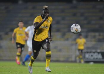NANA Poku meledak hatrik iaitu jaringan pertamanya bersama Perak ketika menentang Penang FC, Selasa lalu. - IHSAN PERAK FC