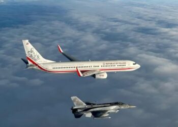 PESAWAT pejuang mengiringi penerbangan skuad kebangsaan Poland menuju ke Qatar.