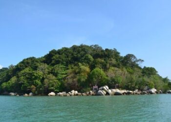 PULAU Nangka dikatakan menyimpan pelbagai khazanah, artifak dan harta karun.