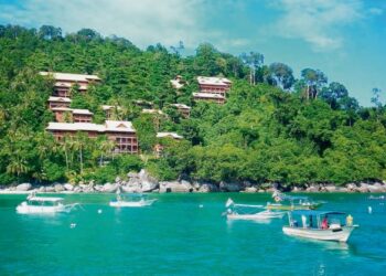 PULAU Tioman antara destinasi pulau peranginan popular.
