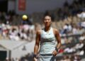 ZHENG Qinwen yang kini menghuni ranking keenam dunia mencipta kejutan tahun lalu apabila memenangi pingat emas dalam temasya Sukan Olimpik Paris serta mara ke final Terbuka Australia 2024  – AFP