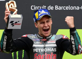PELUMBA Petronas Yamaha SRT, Fabio Quartararo meraikan kejayaan muncul juara Grand Prix Catalunya di Litar de Catalunya semalam. - AFP