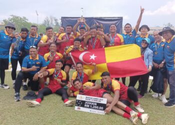 PEMAIN Selangor merai kejayaan muncul juara Kejohanan Ragbi  Maksak 10 Sebelah 2023 selepas menundukkan PDRM 19-0 di Stadium Ragbi Perak di Ipoh hari ini. - UTUSAN