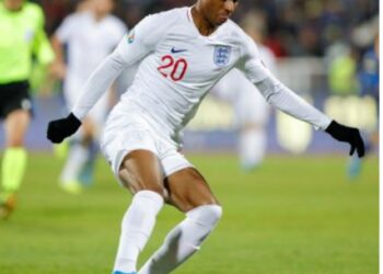 PEMAIN England menyarung jersi warna putih yang juga jersi ‘home’mereka dalam Kejohanan Euro 2020. - AFP
