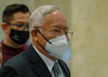 NAJIB Tun Razak hadir pada hari kedua perbicaraan rayuan sabitan dan hukuman penjara kesnya berhubung penyelewengan dana SRC International Sdn. Bhd. berjumlah RM42 juta di Mahkamah Persekutuan. - UTUSAN/FARIZ RUSADIO