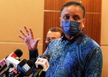 REEZAL Merican Naina Merican bercakap dalam sidang akhbar di KPKT, Putrajaya. - FOTO/FAISOL MUSTAFA