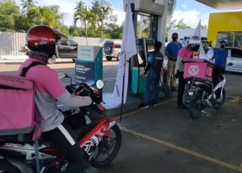 HARGA runcit petrol, diesel kekal hingga 30 Ogos ini. - GAMBAR HIASAN