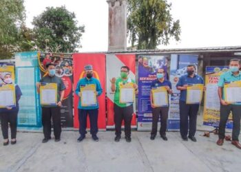 TUANKU  Syed Faizuddin Putra Jamalullail (tengah) menyempurnakan majlis pelancaran promosi program peluang kerjaya dan temu duga terbuka anjuran MAIPs menerusi anak syarikatnya, ATAM di Chortiez & Co cawangan Arau, Perlis, hari ini.