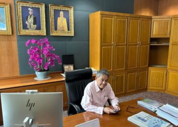 ROZAID Abdul Rahman melapor tugas di Pejabat Perdana Menteri, Putrajaya, hari ini.
