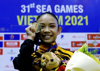 AKSI cemerlang Rachel Yeoh di Hanoi membolehkannya membawa pulang dua pingat emas menerusi acara gimnastik artistik, palang bertingkat serta batang titian.