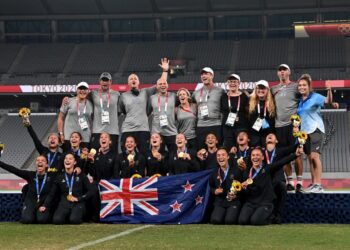 PASUKAN New Zealand meraikan kejayaan meraih pingat emas ragbi tujuh sebelah wanita Sukan Olimpik Tokyo 2020 semalam. - AFP