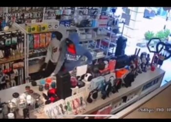 TANGKAP layar video tular dipercayai dirakam kamera litar tertutup (CCTV) di premis aksesori telekomunikasi di Bandar Sunway.