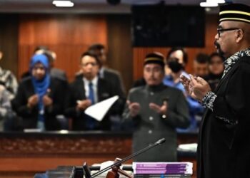 RAMLI Mohd. Nor mengaminkan doa sebelum memulakan sesi perbahasan di Dewan Rakyat hari ini. - FOTO/IHSAN JABATAN PENERANGAN