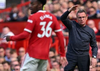 Ralf Rangnick mengakui gagal membentuk semangat berpasukan dalam kalangan pemain Manchester United. - AFP