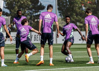PEMAIN Real Madrid menjalani latihan akhir di Madrid, Sepanyol kelmarin dalam persiapan menghadapi Manchester City pada separuh akhir kedua Liga Juara-Juara esok.  IHSAN REAL MADRID